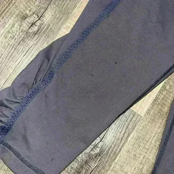Lululemon Capri size 8 (used good) - Picture 8 of 9